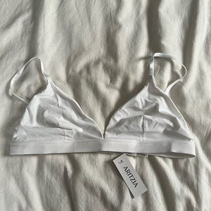 WHITE ARITZIA TRIANGLE BRALETTE